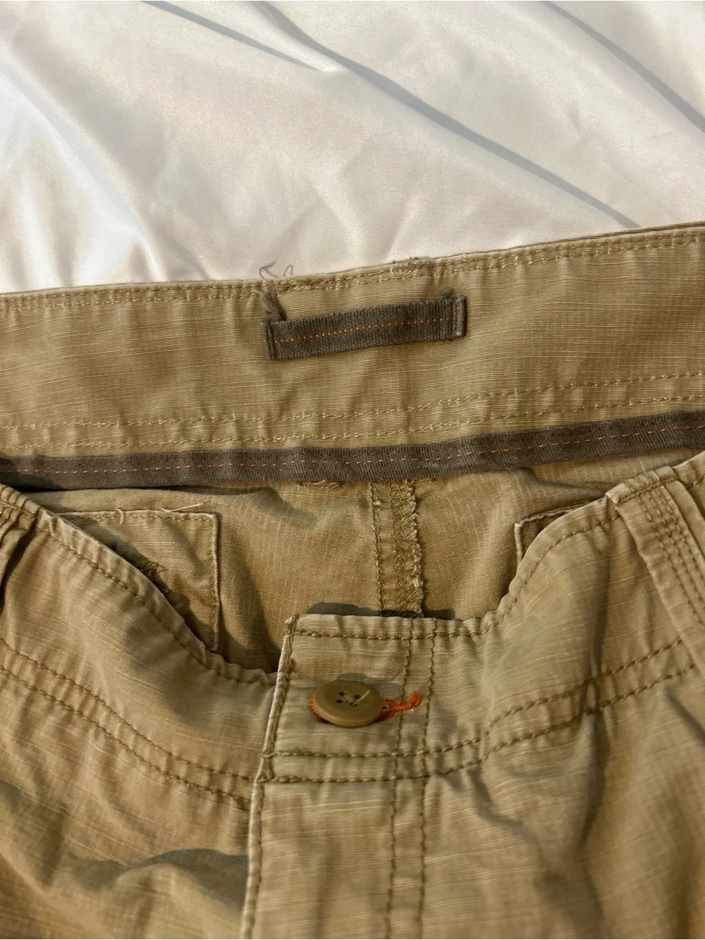 L.L.Bean Natural Fit Khaki Cargo Shorts Men’s 36W Tan Outdoor Utility